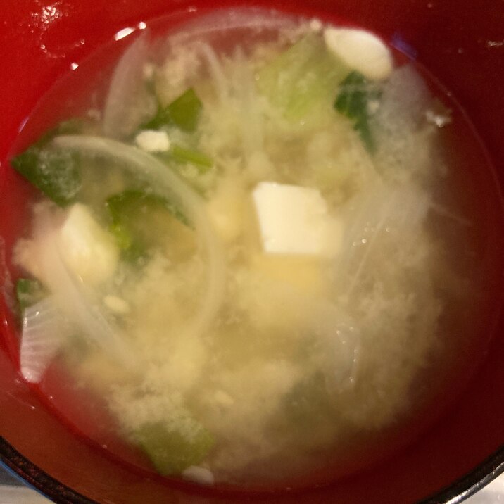 玉ねぎ小松菜豆腐の味噌汁